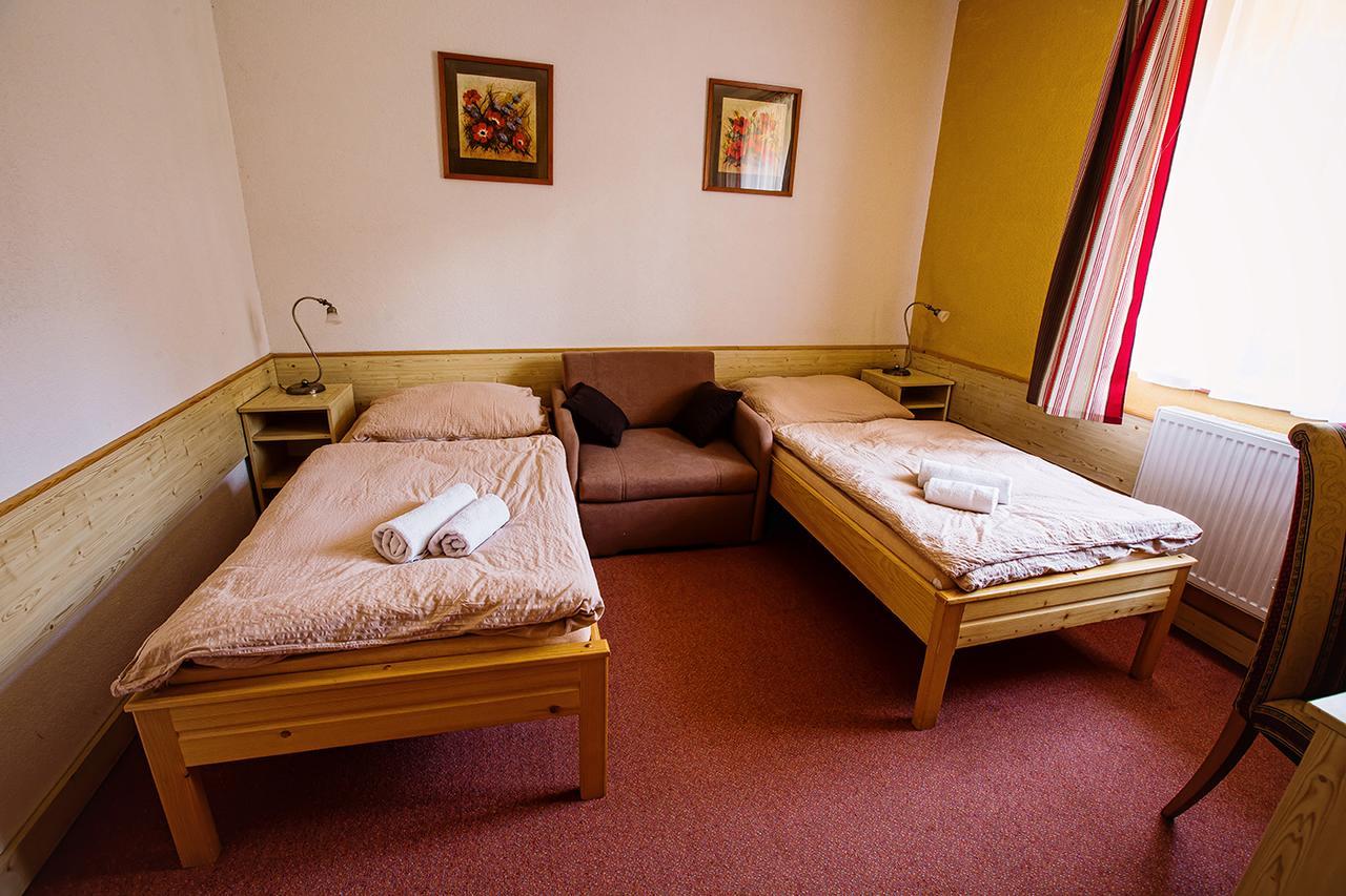 Hotel U Lipy Krusovice Bagian luar foto